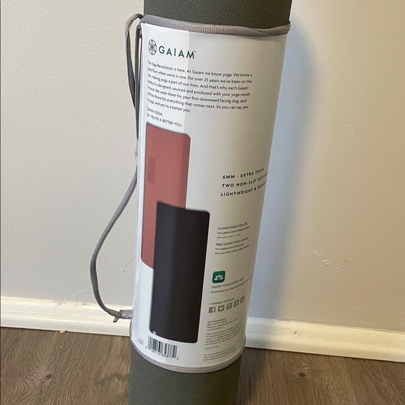 NWT Gaiam classic reversible design 6mm yoga mat - Picture 3 of 6